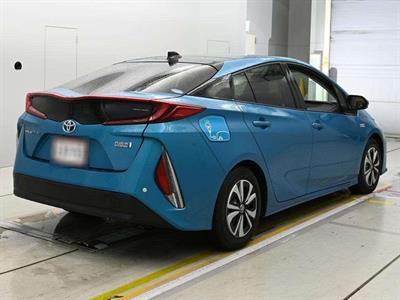 2017 Toyota Prius - Thumbnail