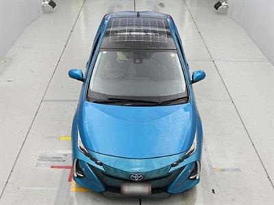 2017 Toyota Prius - Thumbnail