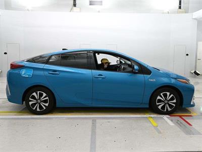 2017 Toyota Prius - Thumbnail