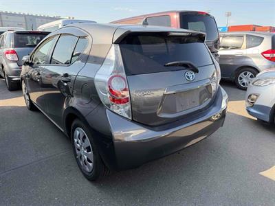 2013 Toyota Aqua - Thumbnail