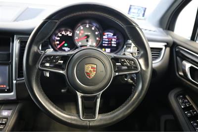 2015 Porsche Macan - Thumbnail