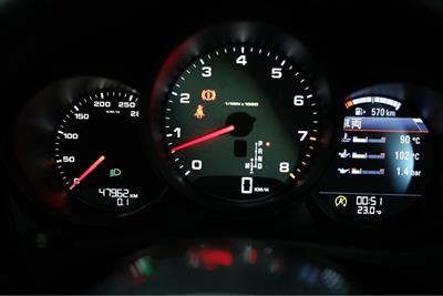 2015 Porsche Macan - Thumbnail