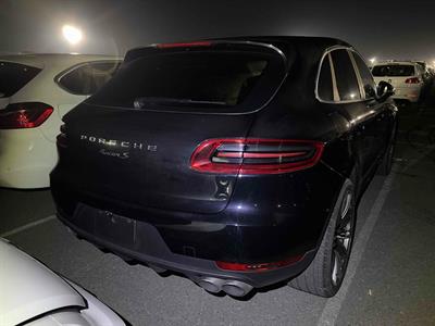 2015 Porsche Macan - Thumbnail