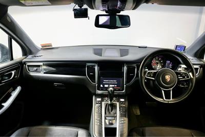 2015 Porsche Macan - Thumbnail
