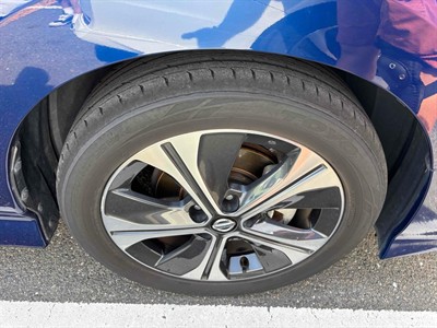 2017 Nissan Leaf - Thumbnail