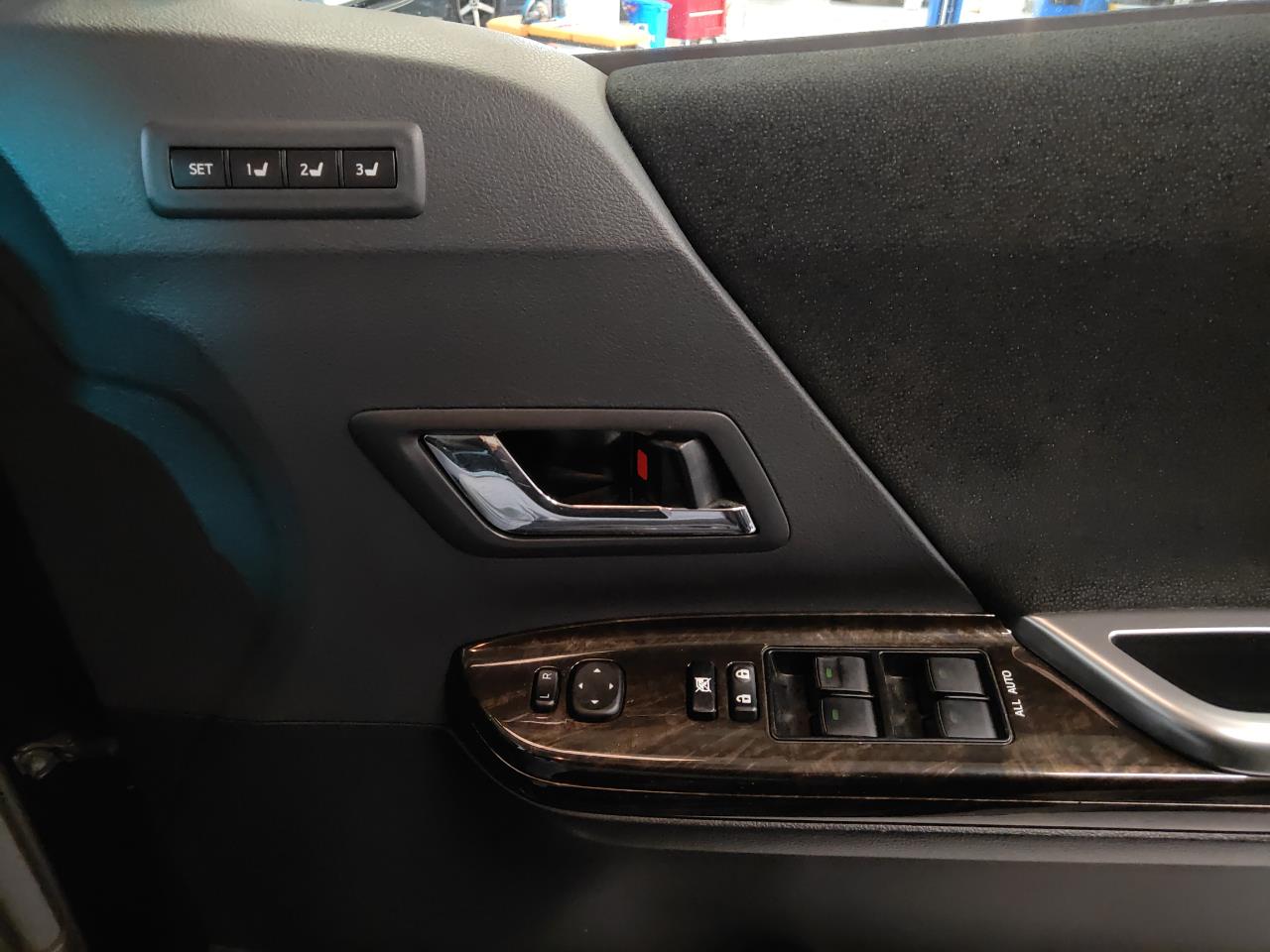 2013 Toyota Alphard
