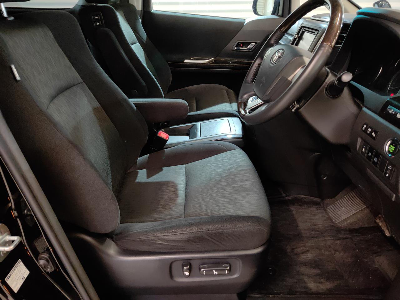 2013 Toyota Alphard