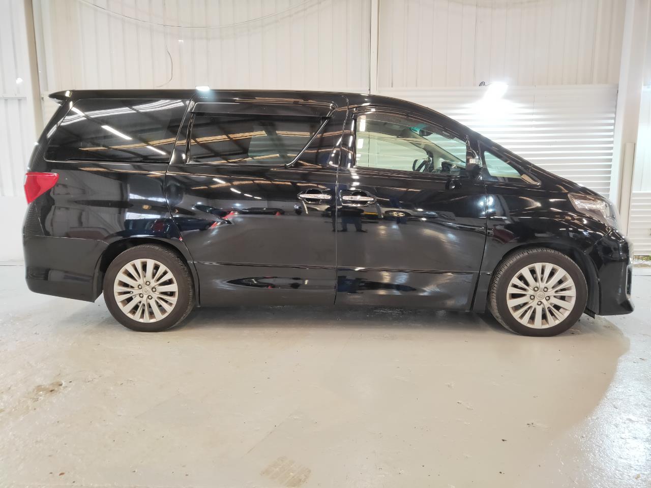 2013 Toyota Alphard