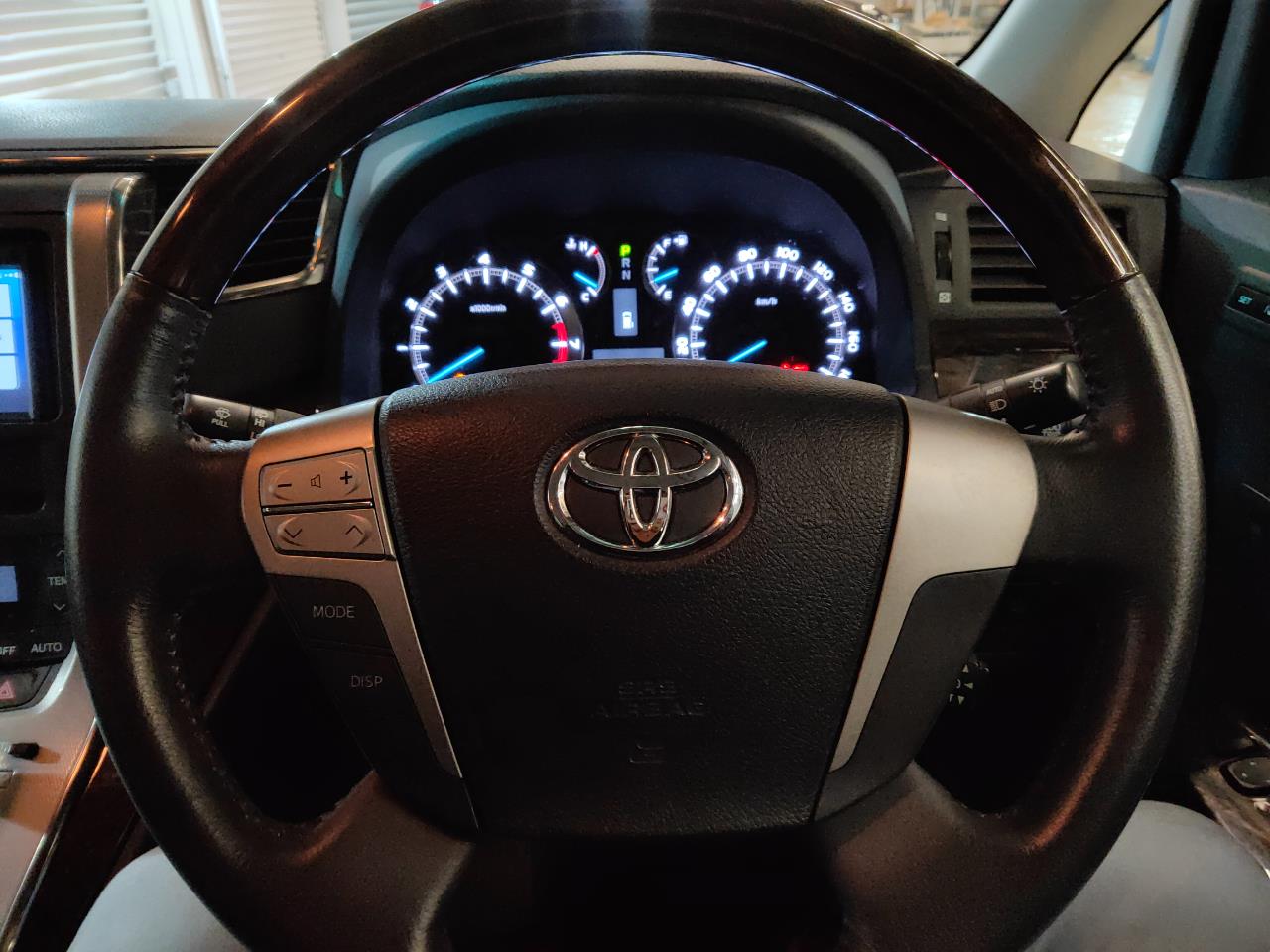 2013 Toyota Alphard