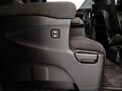 2013 Toyota Alphard - Thumbnail