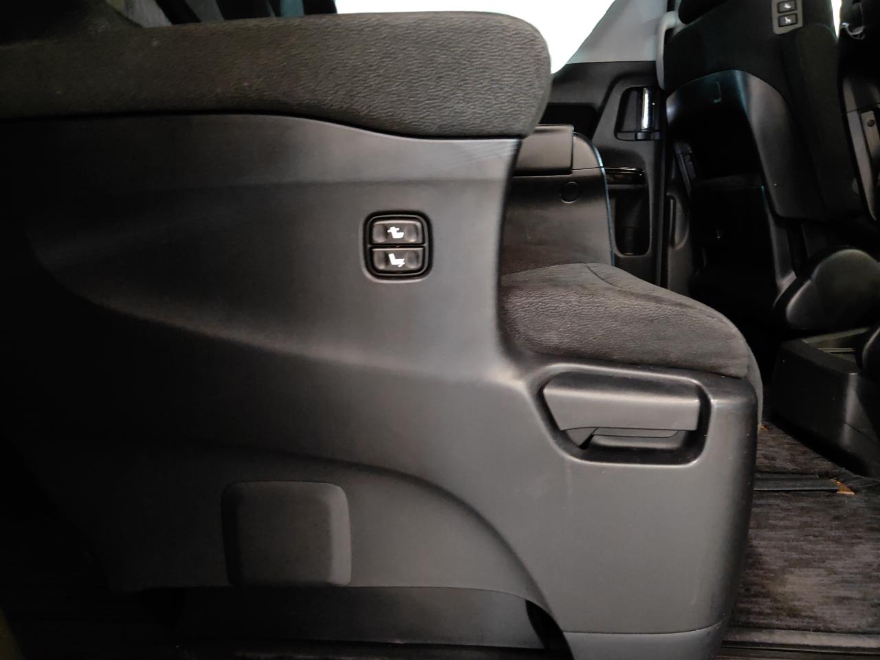 2013 Toyota Alphard
