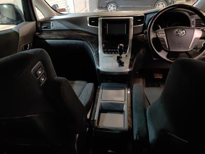 2013 Toyota Alphard - Thumbnail