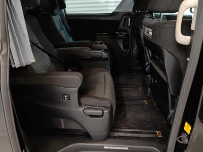 2013 Toyota Alphard - Thumbnail