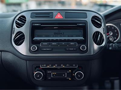 2010 Volkswagen Tiguan - Thumbnail