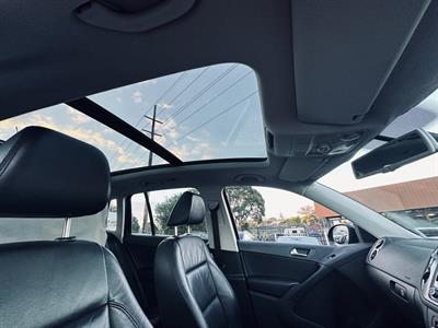 2010 Volkswagen Tiguan - Thumbnail
