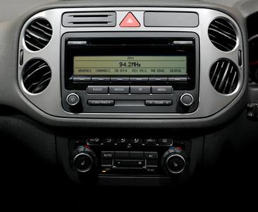 2010 Volkswagen Tiguan - Thumbnail