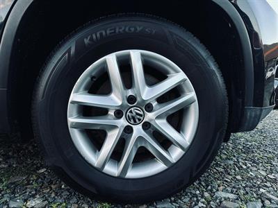 2010 Volkswagen Tiguan - Thumbnail