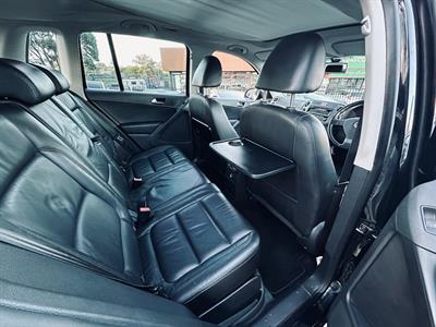 2010 Volkswagen Tiguan - Thumbnail