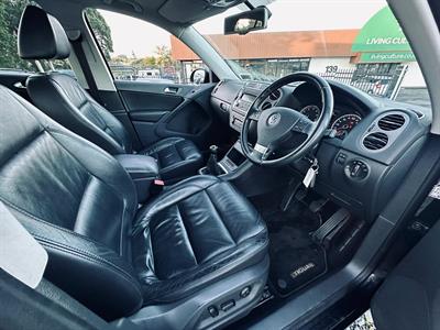2010 Volkswagen Tiguan - Thumbnail