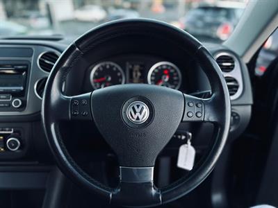 2010 Volkswagen Tiguan - Thumbnail