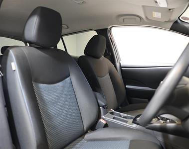 2021 Nissan Leaf - Thumbnail