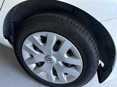 2015 Nissan Leaf - Thumbnail