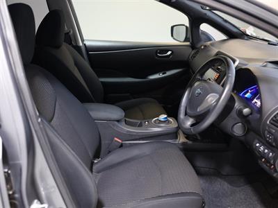 2016 Nissan Leaf - Thumbnail