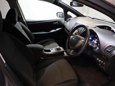 2016 Nissan Leaf - Thumbnail