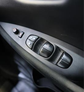 2016 Nissan Leaf - Thumbnail