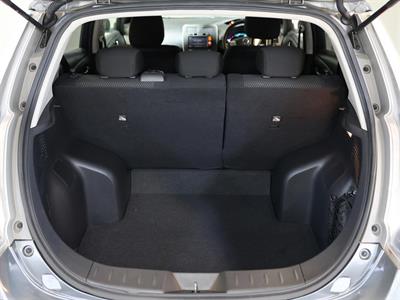 2016 Nissan Leaf - Thumbnail