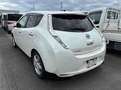 2017 Nissan Leaf - Thumbnail