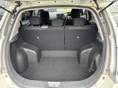 2017 Nissan Leaf - Thumbnail