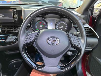 2017 Toyota C-HR - Thumbnail