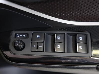 2017 Toyota C-HR - Thumbnail