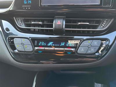 2017 Toyota C-HR - Thumbnail