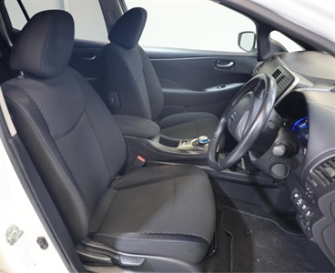 2016 Nissan Leaf - Thumbnail