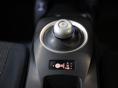 2016 Nissan Leaf - Thumbnail
