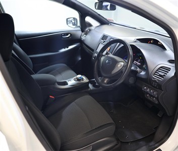 2016 Nissan Leaf - Thumbnail