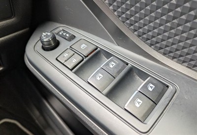 2017 Toyota C-HR - Thumbnail