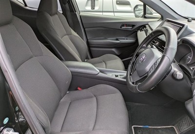 2017 Toyota C-HR - Thumbnail