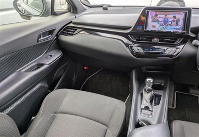 2017 Toyota C-HR - Thumbnail