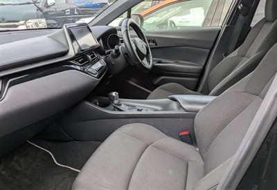 2017 Toyota C-HR - Thumbnail