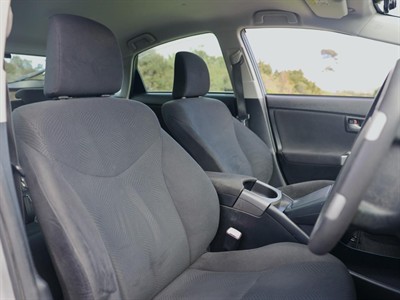 2013 Toyota Prius - Thumbnail