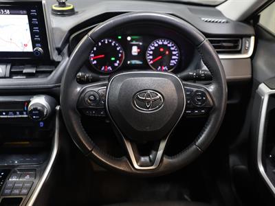 2020 Toyota RAV4 - Thumbnail