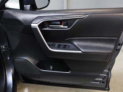 2020 Toyota RAV4 - Thumbnail