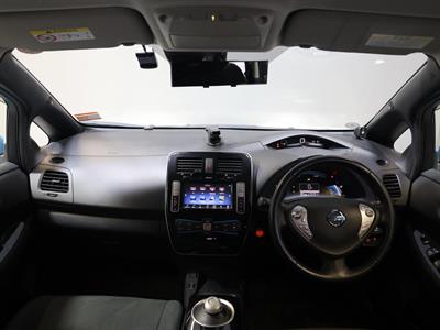 2016 Nissan Leaf - Thumbnail