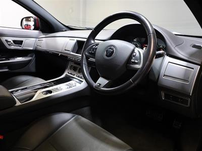 2015 Jaguar XF - Thumbnail