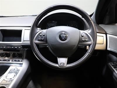 2015 Jaguar XF - Thumbnail