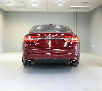 2015 Jaguar XF - Thumbnail