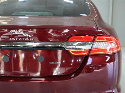 2015 Jaguar XF - Thumbnail